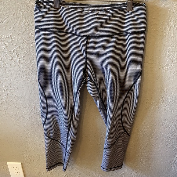 Bundle Two Pair Zella Capri Workout Leggings - Picture 5 of 8